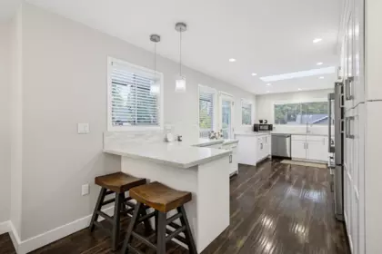 Kitchen Island Photo of 24061 55 Avenue, Langley, BC