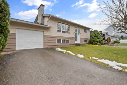 678 Thacker Avenue, Hope, BC, Hope — Single Family Residence for sale