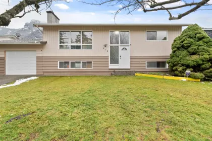 678 Thacker Avenue, Hope, BC, Hope — Single Family Residence for sale