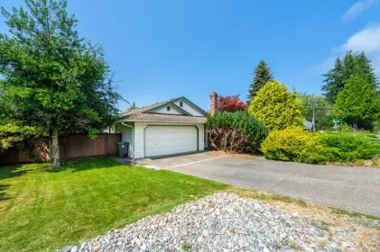16392 11 Avenue, Surrey, BC, Surrey — Single Family Residence for sale