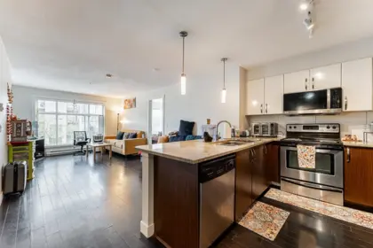 304 13555 Gateway Drive, Surrey, BC, Surrey — Apartment/Condo for sale