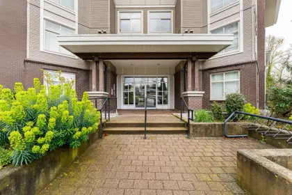 304 13555 Gateway Drive, Surrey, BC, Surrey — Apartment/Condo for sale