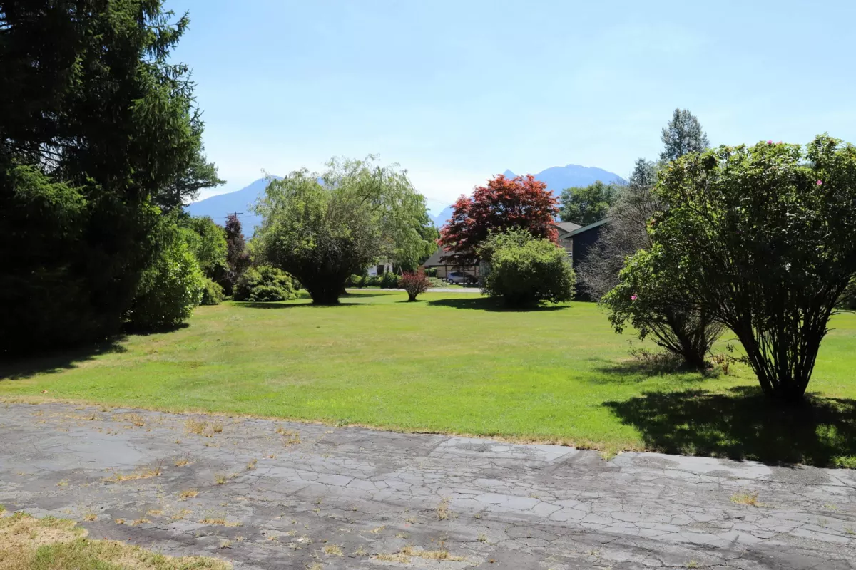Breakfast Nook Photo of 41591 Government Road, Squamish, BC