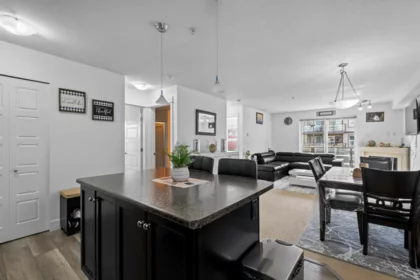 220 30525 Cardinal Avenue, Abbotsford, BC, Abbotsford — Apartment/Condo for sale