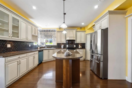 Kitchen Photo of 19785 72a Avenue, Langley, BC