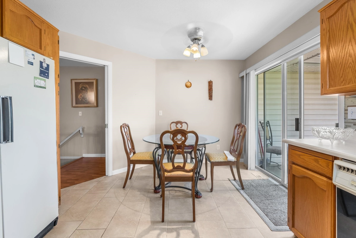 Breakfast Nook Photo of 2818 Crossley Drive, Abbotsford, BC