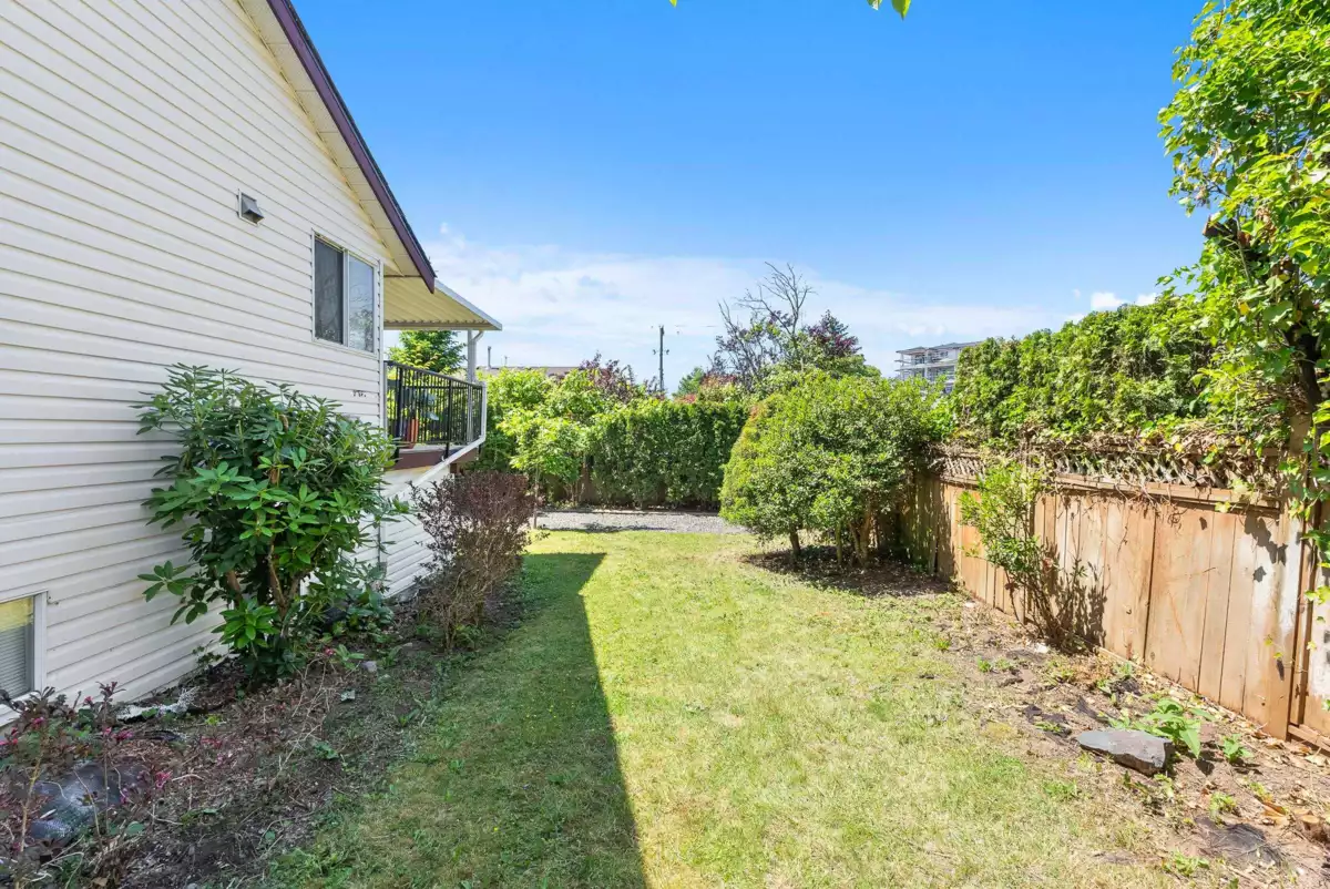 Front Yard Photo of 2818 Crossley Drive, Abbotsford, BC