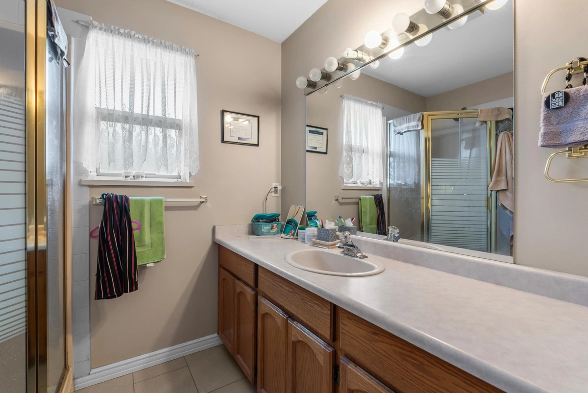 Guest Bathroom Photo of 2818 Crossley Drive, Abbotsford, BC