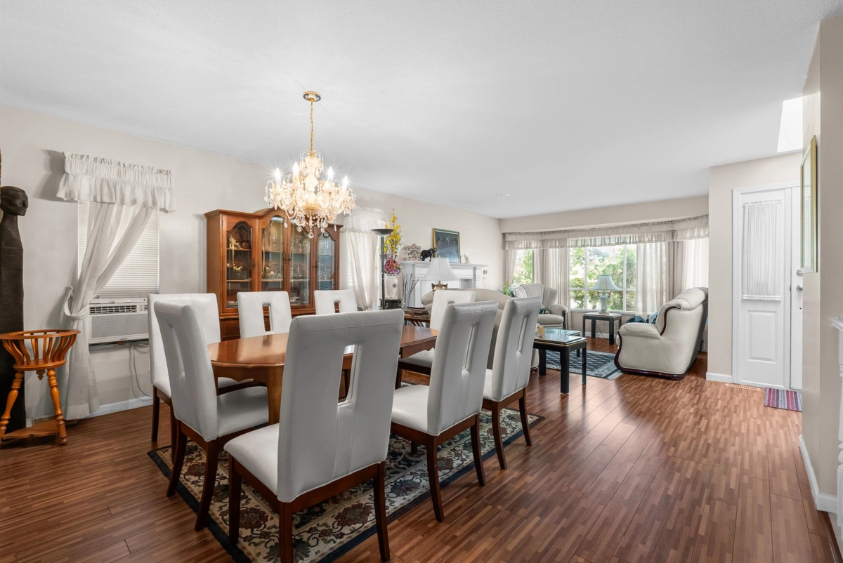 Kitchen Island Photo of 2818 Crossley Drive, Abbotsford, BC