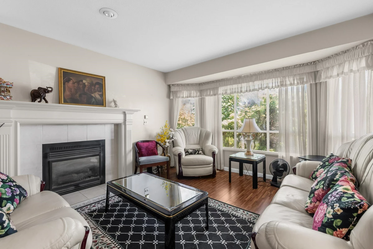 Living Room Photo of 2818 Crossley Drive, Abbotsford, BC
