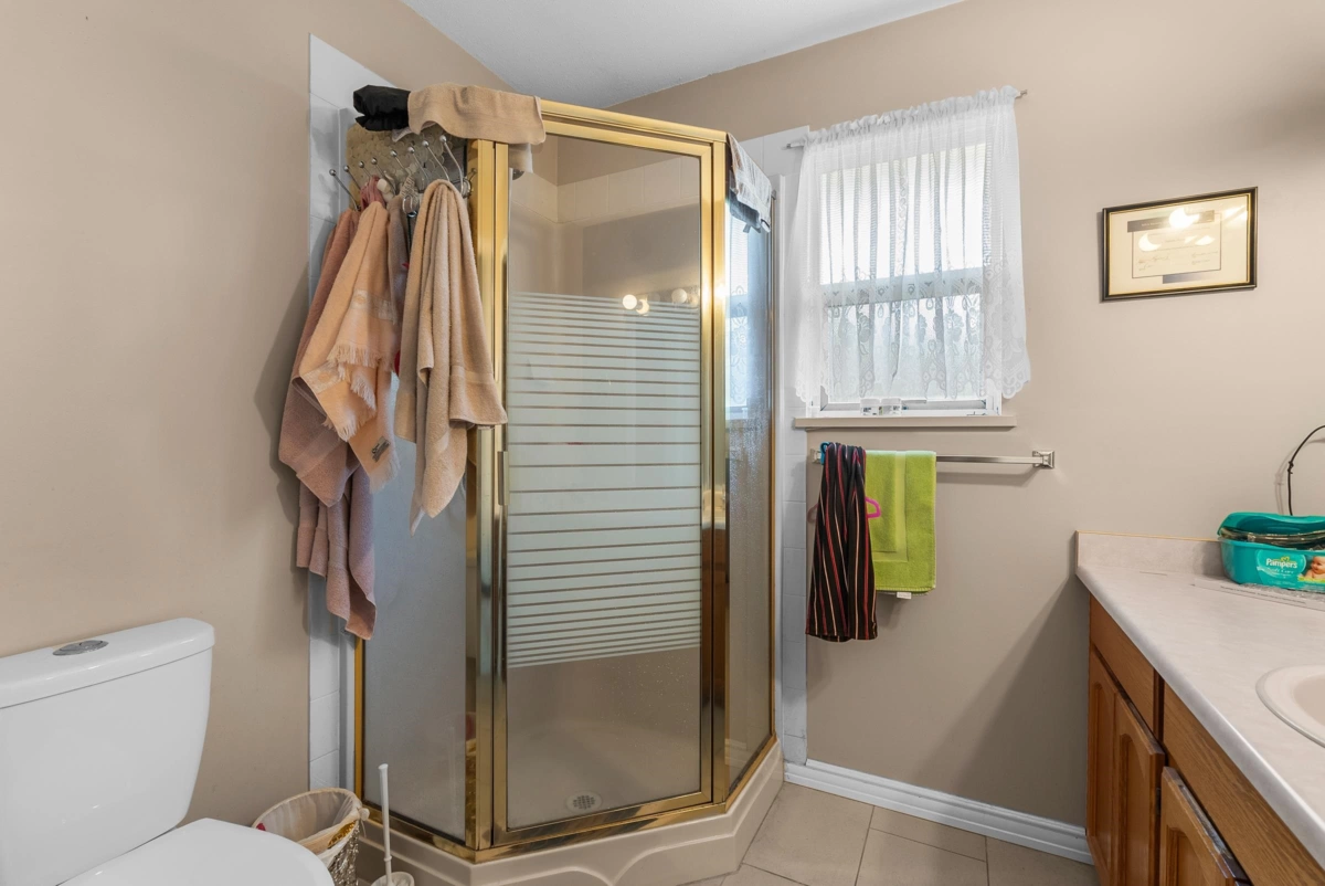 Powder Room Photo of 2818 Crossley Drive, Abbotsford, BC