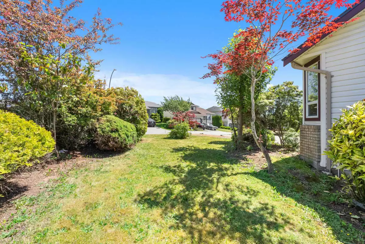 Swimming Pool Photo of 2818 Crossley Drive, Abbotsford, BC