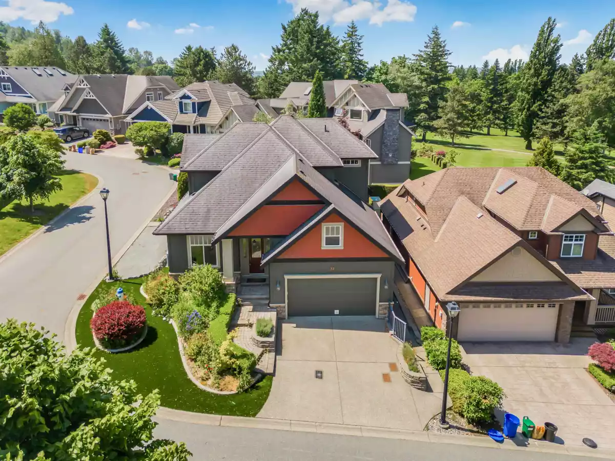 Living Room Photo of 32 3800 Golf Course Drive, Abbotsford, BC