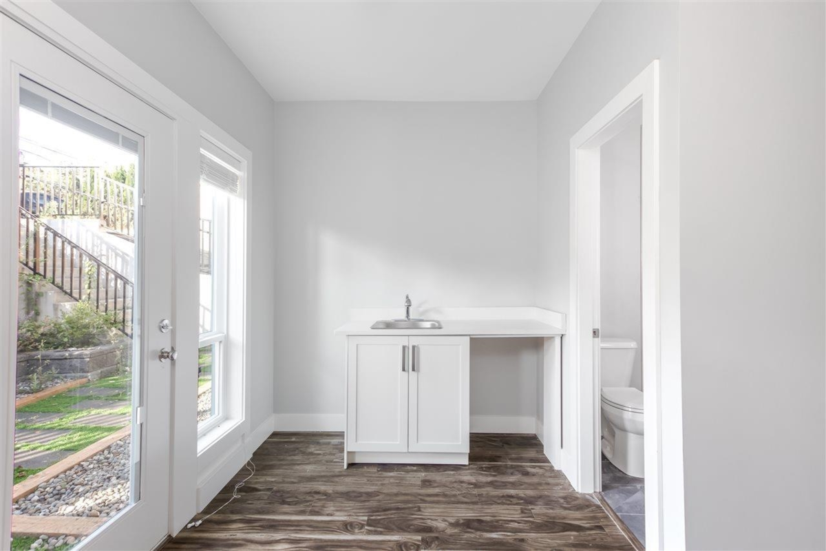 Backyard Photo of 1 1408 Sixth Avenue, New Westminster, BC