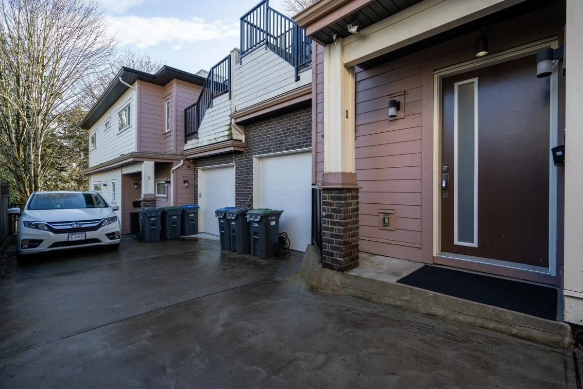 Swimming Pool Photo of 1 1408 Sixth Avenue, New Westminster, BC