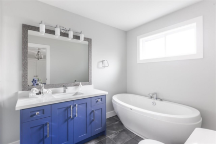 Powder Room Photo of 1 1408 Sixth Avenue, New Westminster, BC
