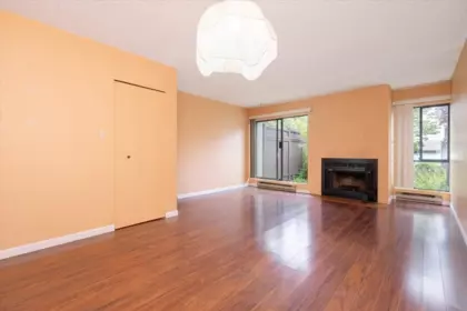 22 230 W 14th Street, North Vancouver, BC, North Vancouver — Townhouse for sale