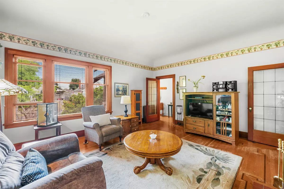 Family Room Photo of 818 London Street, New Westminster, BC