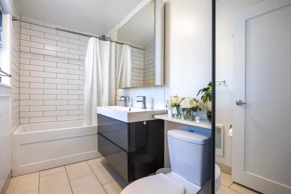 Guest Bathroom Photo of 931 Sperling Avenue, Burnaby, BC