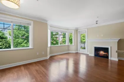 207 15357 Roper Avenue, White Rock, BC, White Rock — Apartment/Condo for sale