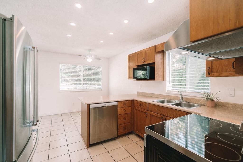 Living Room Photo of 32995 14th Avenue, Mission, BC
