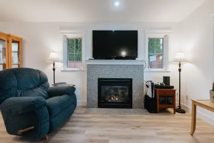 5744 Emily Way, Sechelt, BC, Sechelt — Single Family Residence for sale