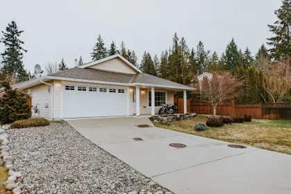 5744 Emily Way, Sechelt, BC, Sechelt — Single Family Residence for sale