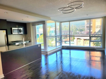 701 2978 Glen Drive, Coquitlam, BC, Coquitlam — Apartment/Condo for sale