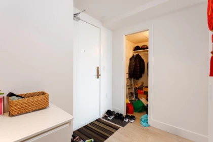Entry Foyer Photo of 609 7388 Kingsway Street, Burnaby, BC