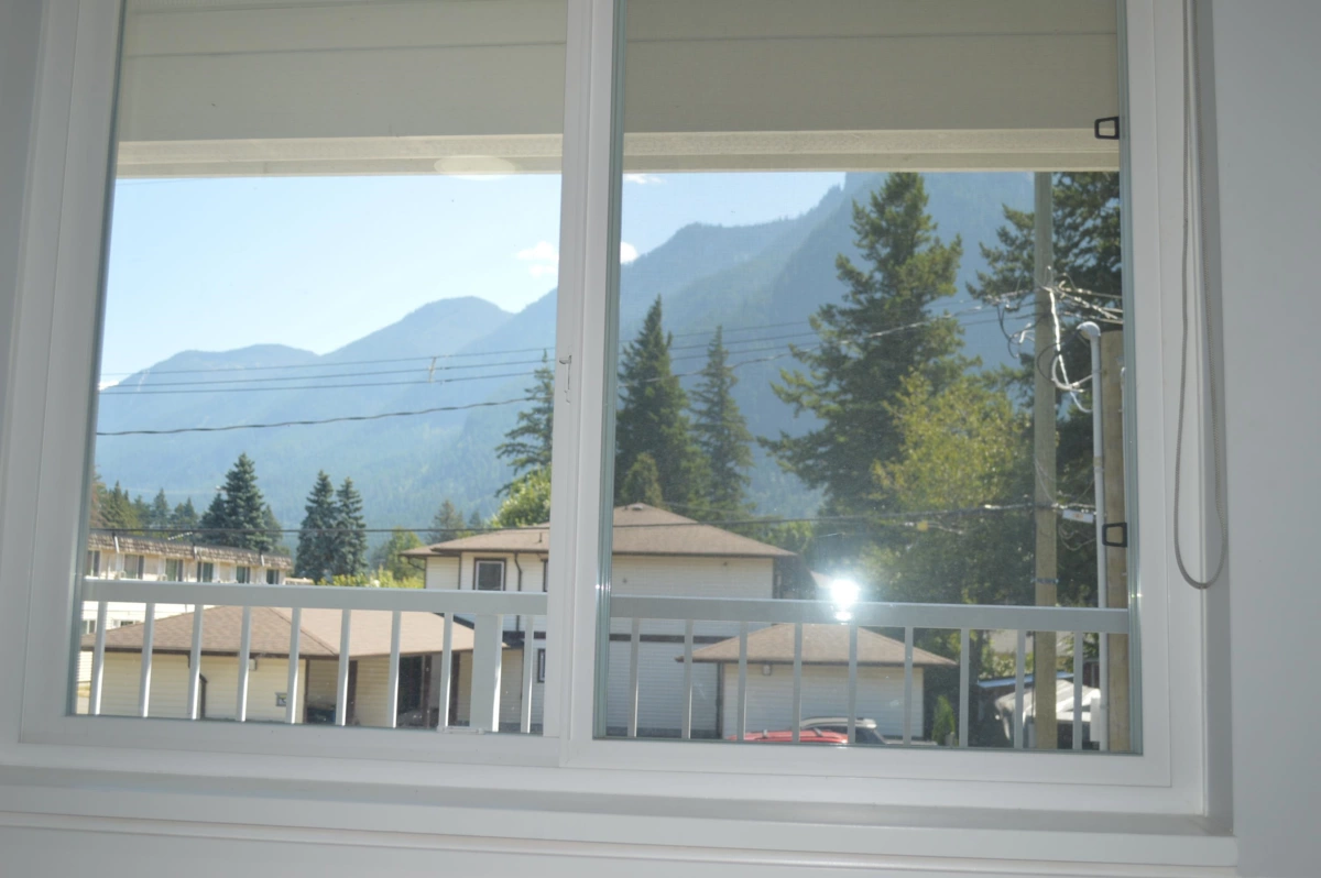 Breakfast Nook Photo of 539 Douglas Street, Hope, BC