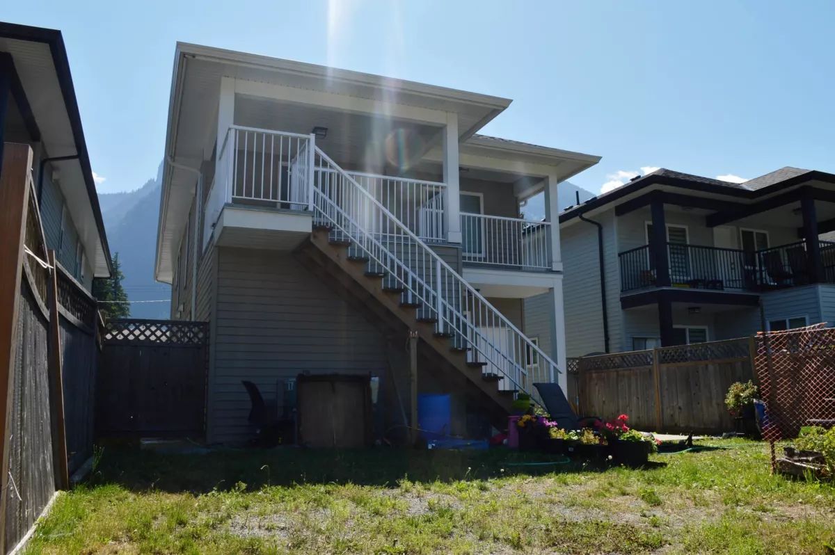 Dining Area Photo of 539 Douglas Street, Hope, BC
