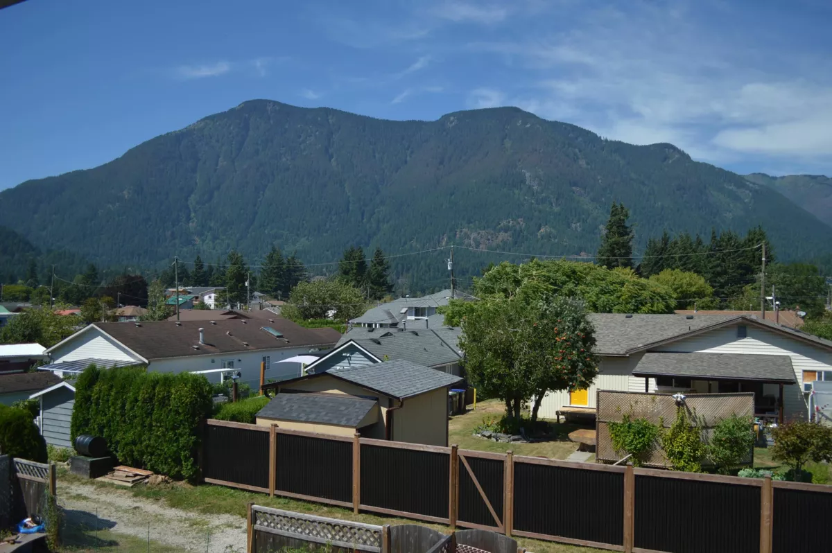 Primary Bathroom Photo of 539 Douglas Street, Hope, BC