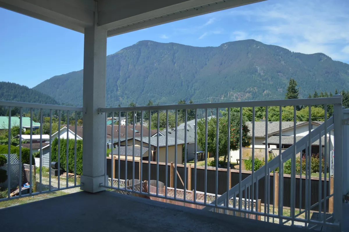 Walk-In Closet Photo of 539 Douglas Street, Hope, BC