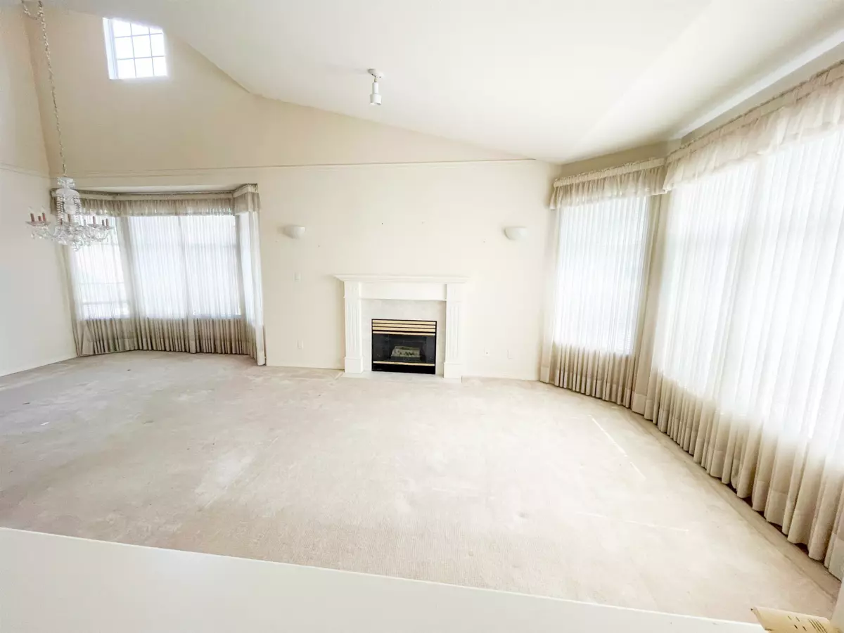 Dining Area Photo of 43 2533 152 Street, Surrey, BC