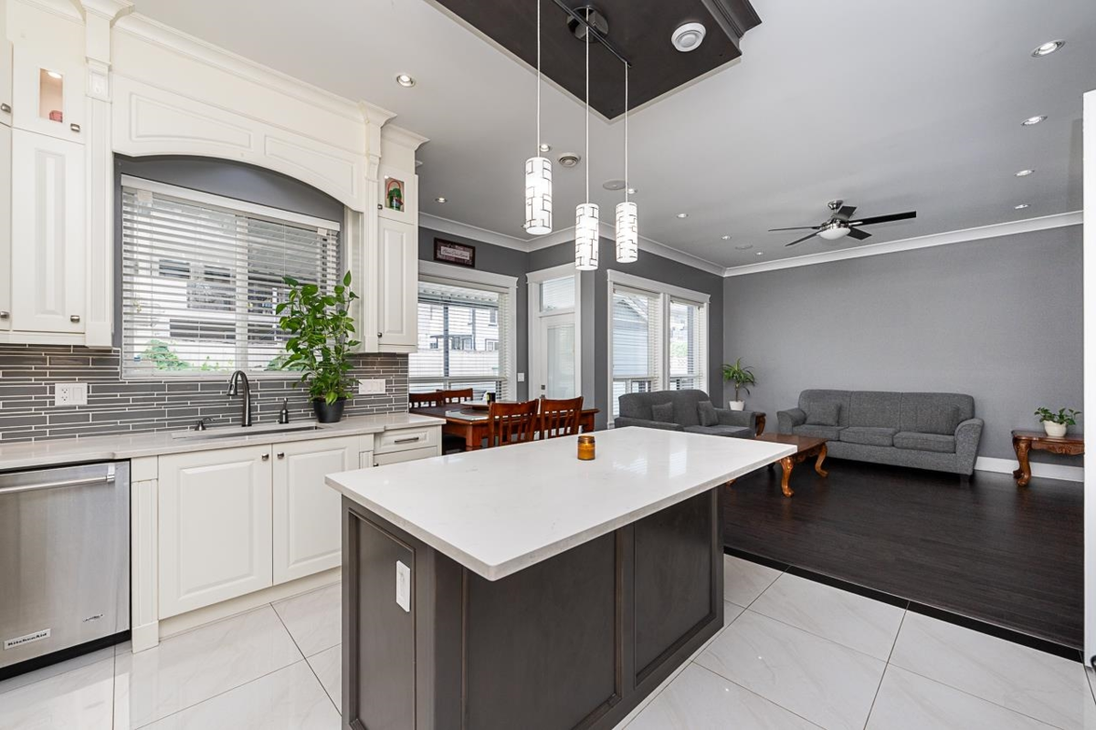 Guest Bathroom Photo of 8917 134b Street, Surrey, BC