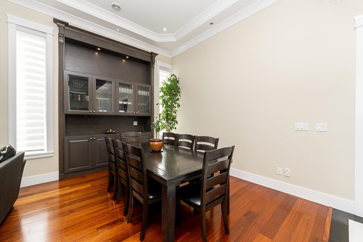 Kitchen Island Photo of 8917 134b Street, Surrey, BC