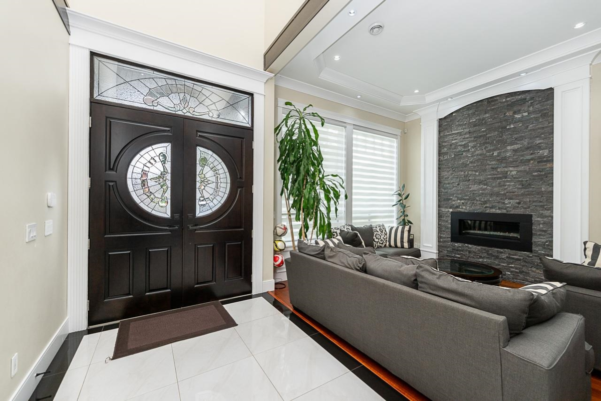 Living Room Photo of 8917 134b Street, Surrey, BC