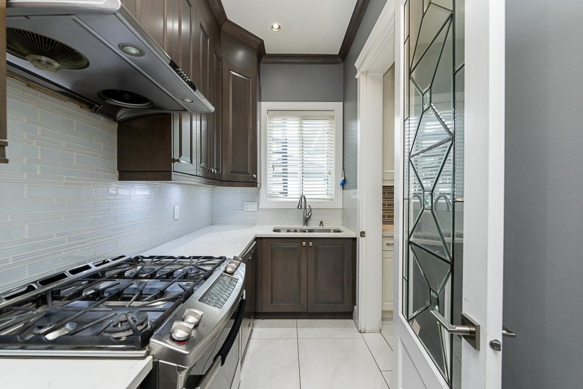 Powder Room Photo of 8917 134b Street, Surrey, BC