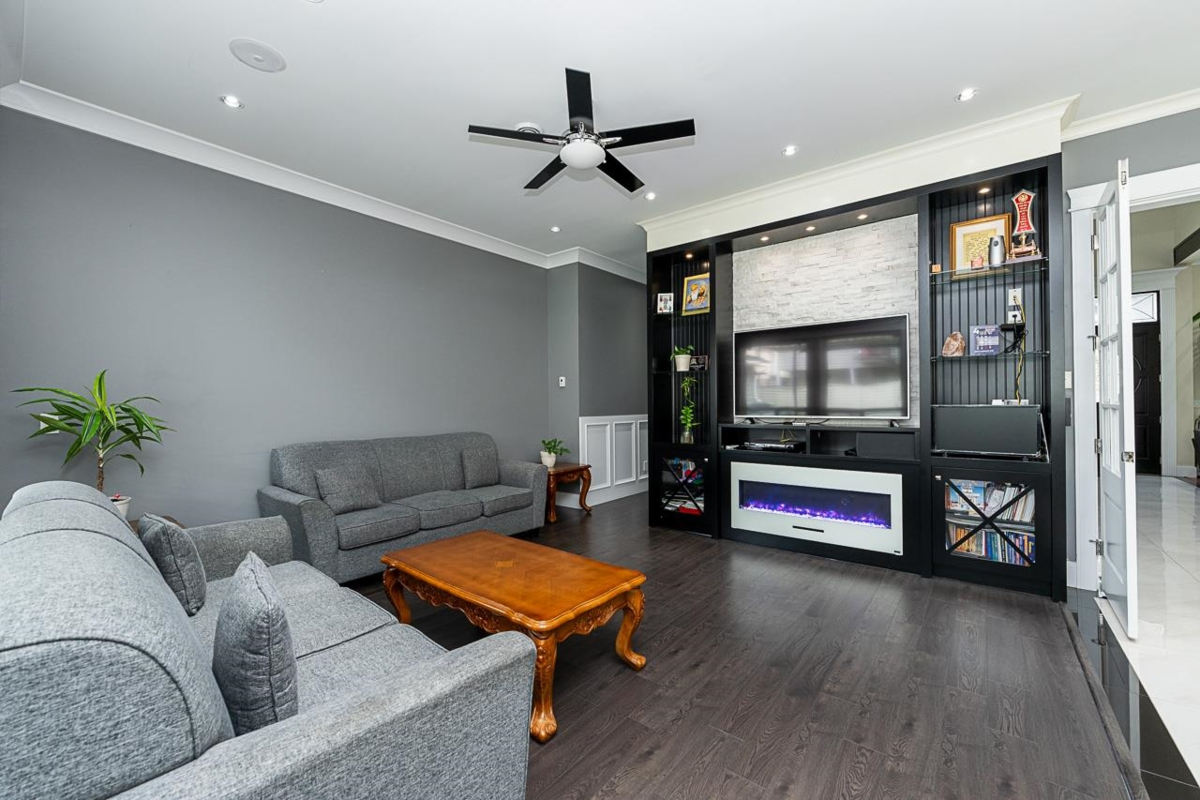 Primary Bathroom Photo of 8917 134b Street, Surrey, BC