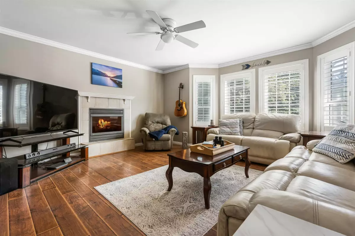 Dining Area Photo of 200 Lakeshore Drive, Cultus Lake, BC