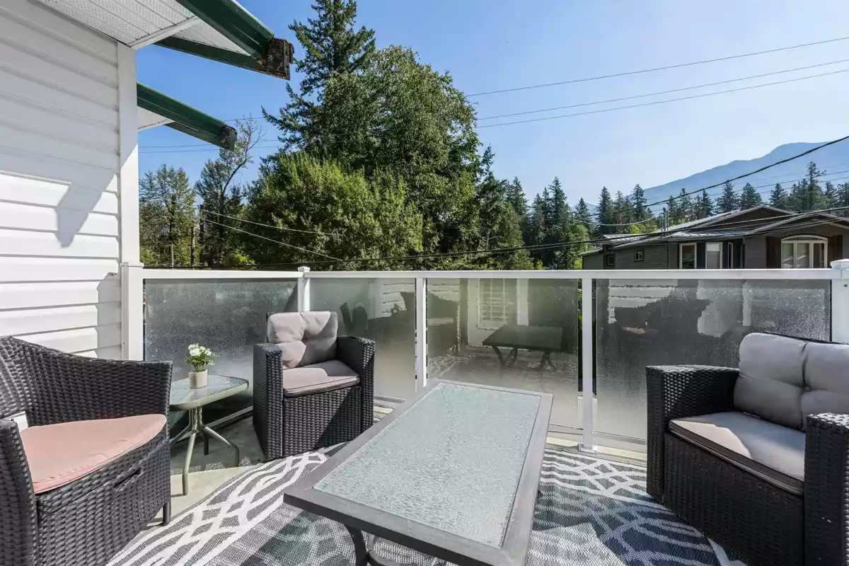 Walk-In Closet Photo of 200 Lakeshore Drive, Cultus Lake, BC