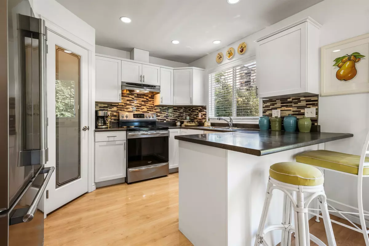 Living Room Photo of 114 43995 Chilliwack Mountain Road, Chilliwack, BC