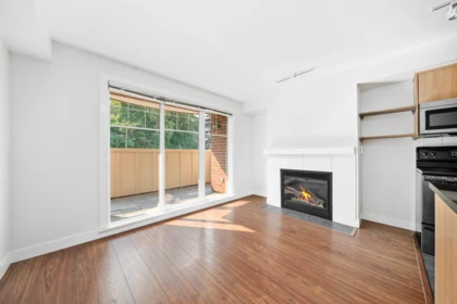 203 3240 St Johns Street, Port Moody, BC, Port Moody — Apartment/Condo for sale