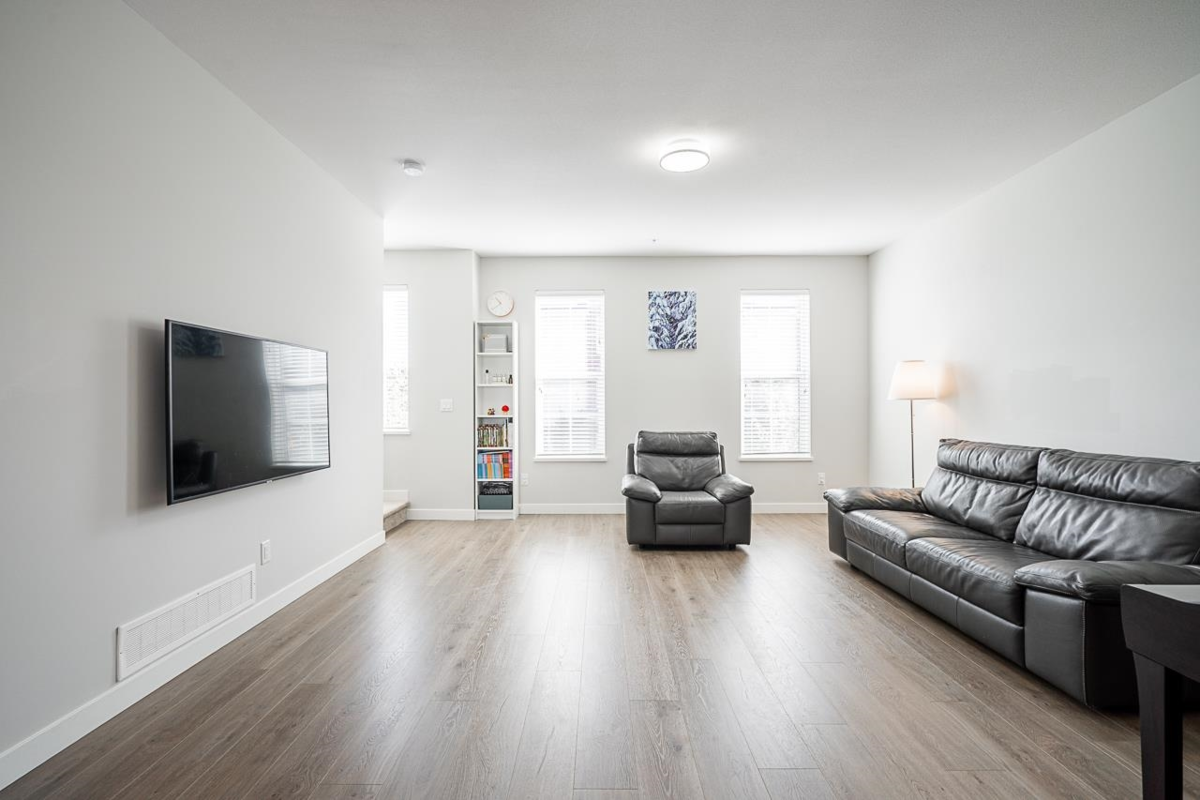Kitchen Photo of 2 8371 202b Street, Langley, BC