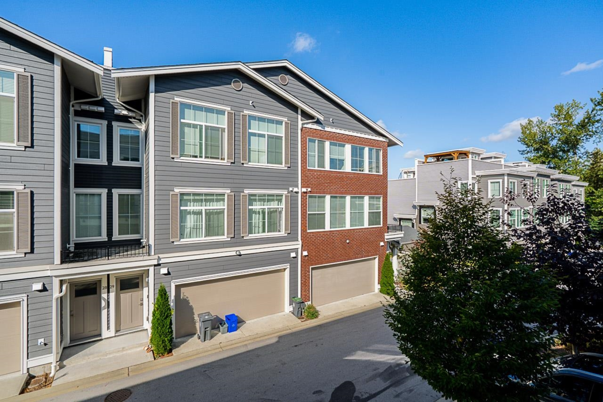 Powder Room Photo of 2 8371 202b Street, Langley, BC