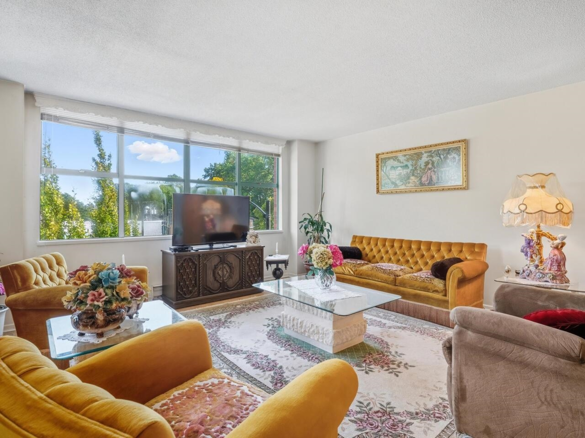 Living Room Photo of 412 518 W 14th Avenue, Vancouver, BC