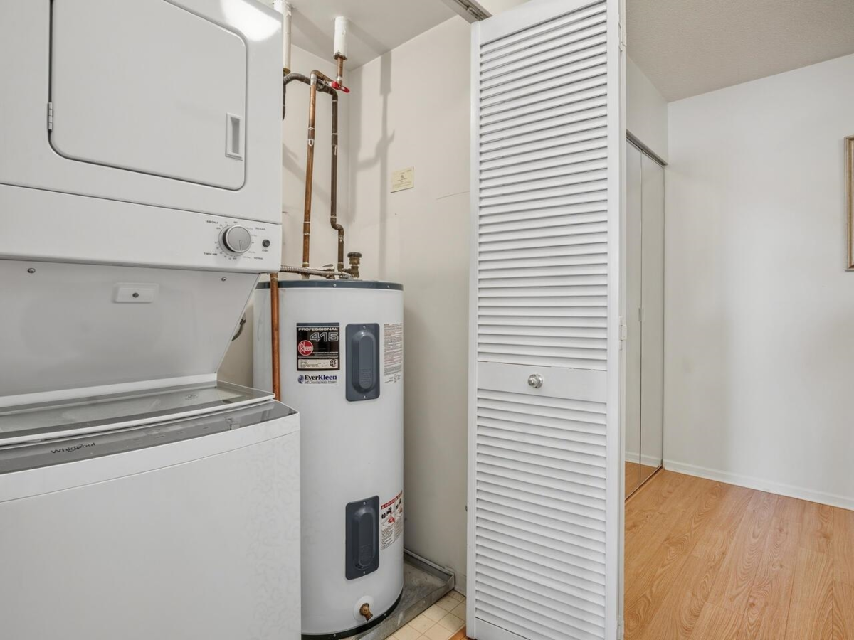 Powder Room Photo of 412 518 W 14th Avenue, Vancouver, BC