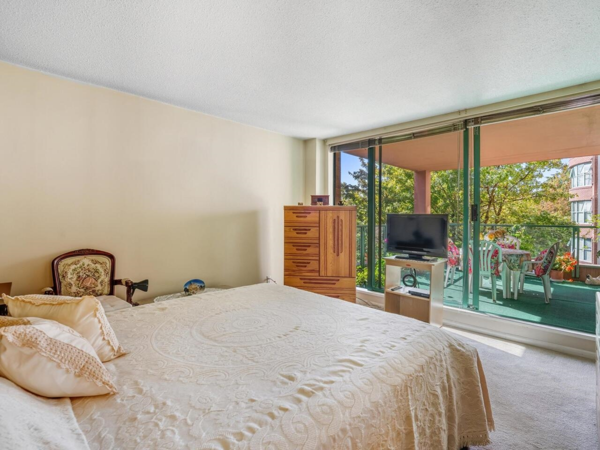 Walk-In Closet Photo of 412 518 W 14th Avenue, Vancouver, BC