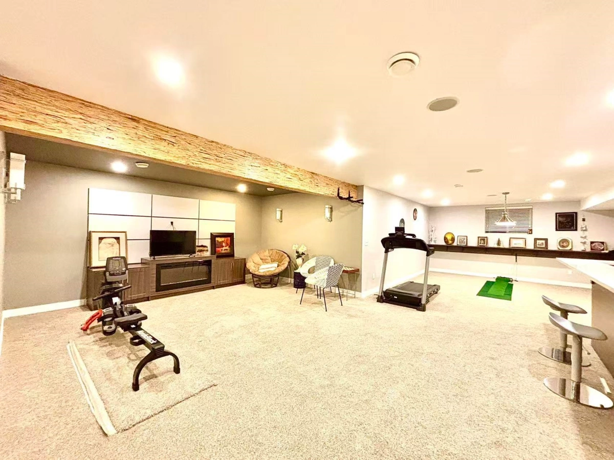 Basement Recreation Room Photo of 16412 26b Avenue, Surrey, BC