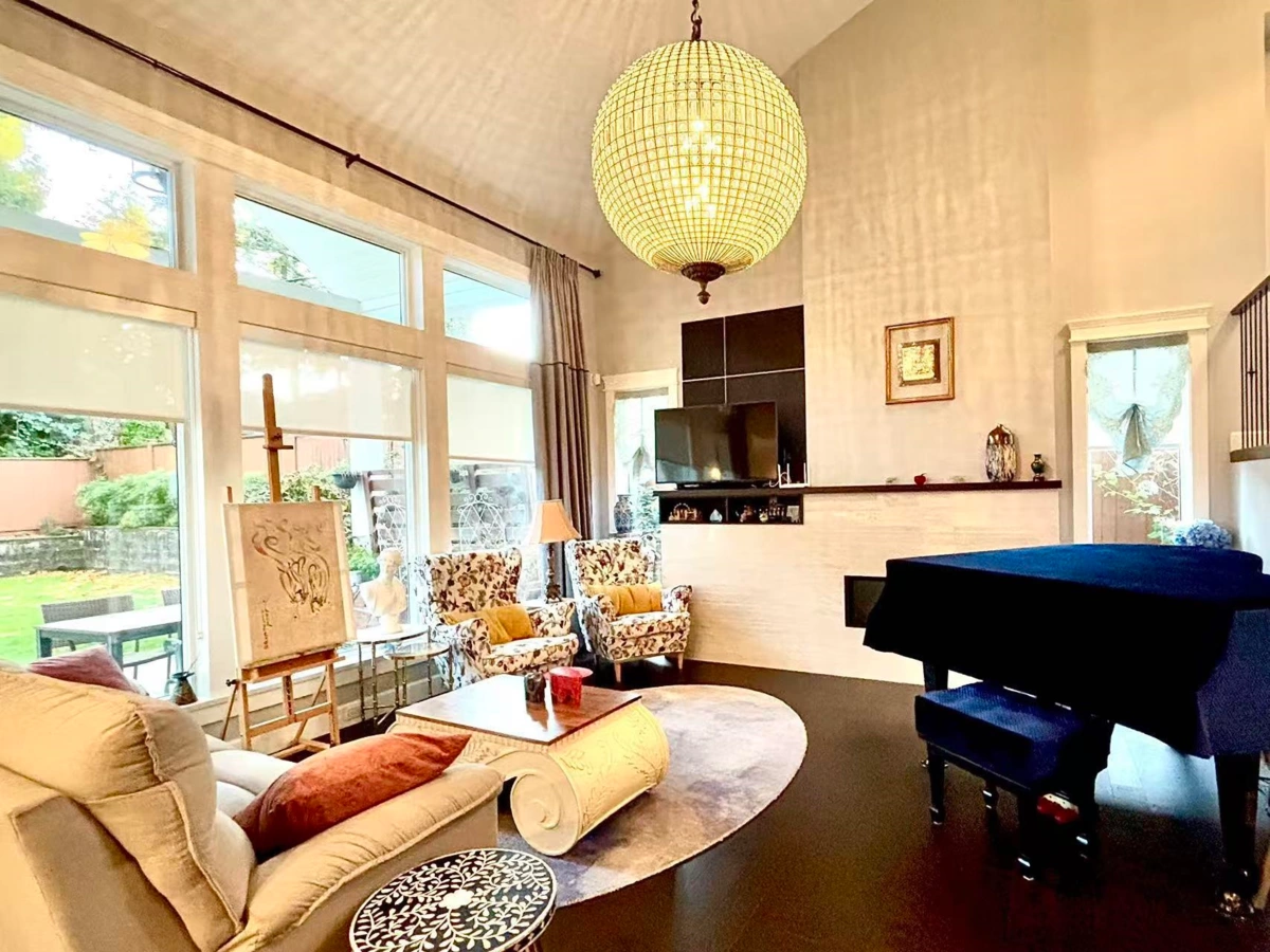 Breakfast Nook Photo of 16412 26b Avenue, Surrey, BC